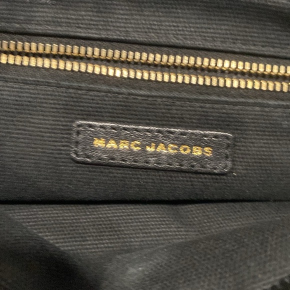Vintage Quilted Marc Jacobs black crossbody with Gold hardware - Picture 4 of 8